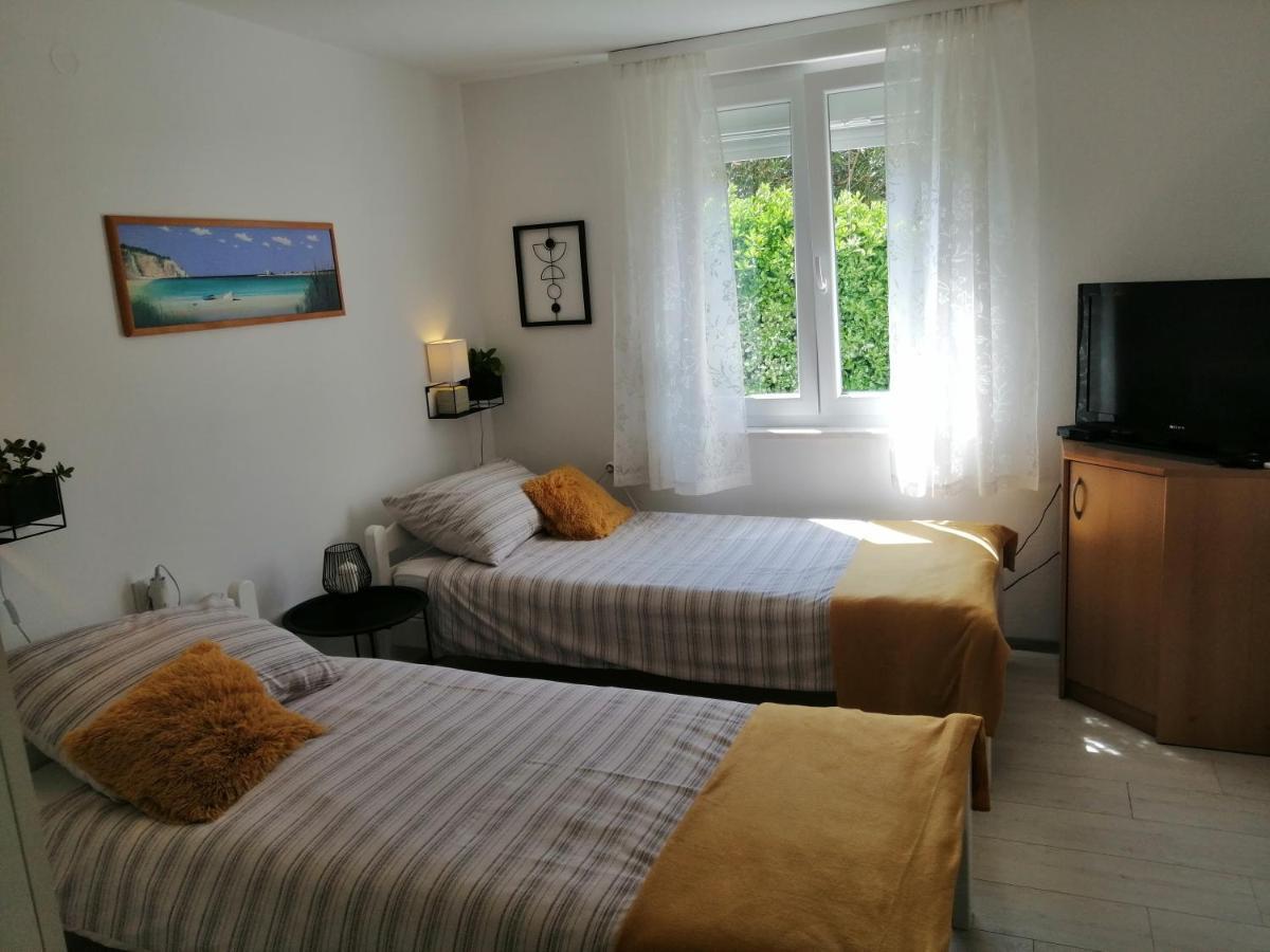 City Center Apartment Dora Pula Exterior photo
